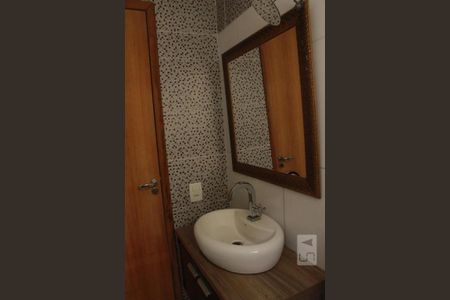 Casa de condomínio para alugar com 350m², 4 quartos e 2 vagasLavabo