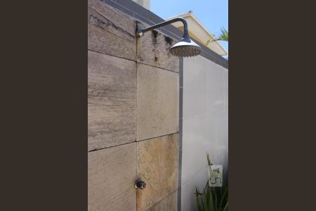 Casa de condomínio para alugar com 350m², 4 quartos e 2 vagasDetalhe Piscina