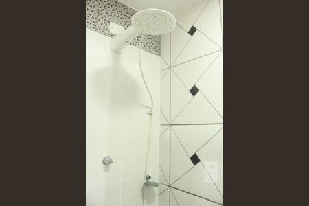 Casa de condomínio para alugar com 350m², 4 quartos e 2 vagasDetalhe banheiro