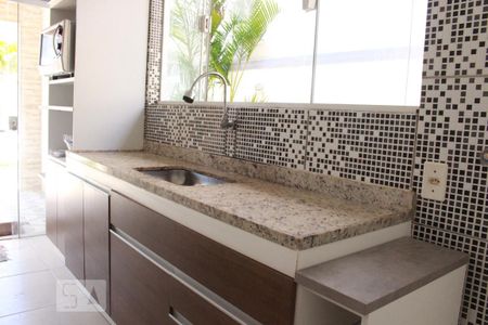 Casa de condomínio para alugar com 350m², 4 quartos e 2 vagasCozinha