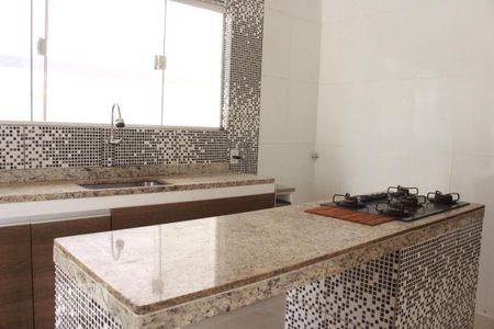 Casa de condomínio para alugar com 350m², 4 quartos e 2 vagasCozinha