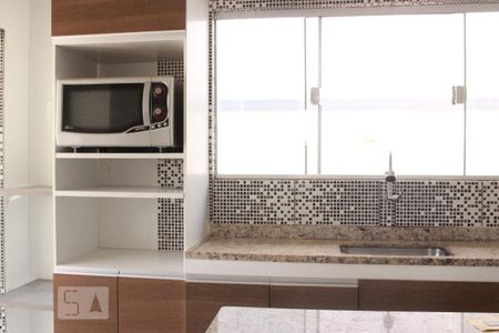 Casa de condomínio para alugar com 350m², 4 quartos e 2 vagasCozinha - Armários