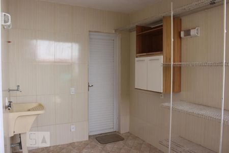 Casa de condomínio para alugar com 350m², 4 quartos e 2 vagasLavanderia