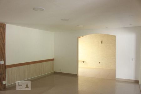 Sala de casa de condomínio para alugar com 4 quartos, 350m² em Barra da Tijuca, Rio de Janeiro