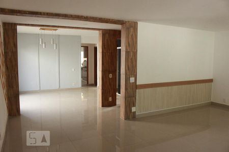 Sala de casa de condomínio para alugar com 4 quartos, 350m² em Barra da Tijuca, Rio de Janeiro