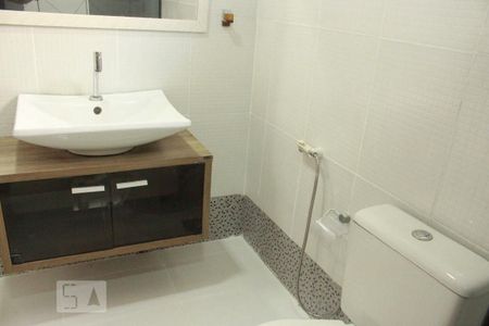 Casa de condomínio para alugar com 350m², 4 quartos e 2 vagasBanheiro 1