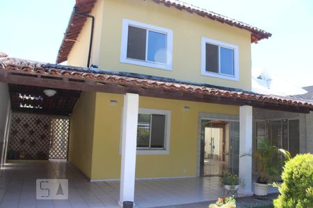 Casa de condomínio para alugar com 350m², 4 quartos e 2 vagasFachada