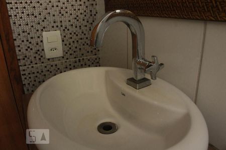 Casa de condomínio para alugar com 350m², 4 quartos e 2 vagasLavabo