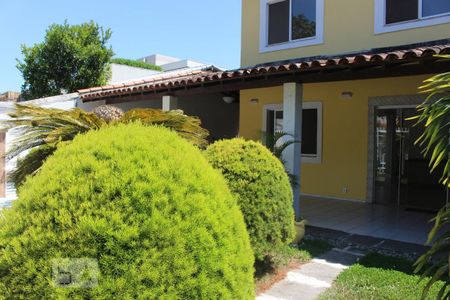 Casa de condomínio para alugar com 350m², 4 quartos e 2 vagasJardim