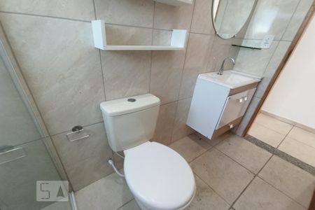 Banheiro de casa para alugar com 1 quarto, 70m² em Jardim Iva, São Paulo