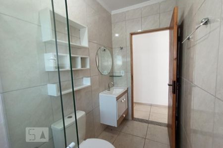 Banheiro de casa para alugar com 1 quarto, 70m² em Jardim Iva, São Paulo