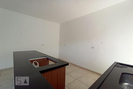 Cozinha de casa para alugar com 1 quarto, 70m² em Jardim Iva, São Paulo
