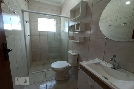 Banheiro de casa para alugar com 1 quarto, 70m² em Jardim Iva, São Paulo