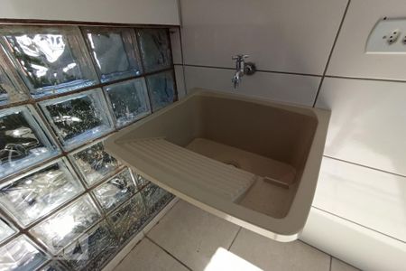 Detalhe da area de serviço de casa para alugar com 1 quarto, 70m² em Jardim Iva, São Paulo