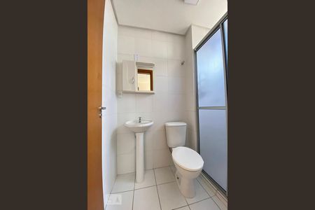 Banheiro de kitnet/studio para alugar com 1 quarto, 34m² em Centro, São Leopoldo