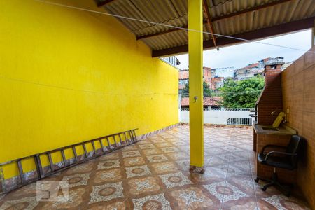 Quintal de casa à venda com 3 quartos, 110m² em Padroeira, Osasco
