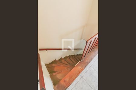 Casa à venda com 100m², 3 quartos e 2 vagasEscadas