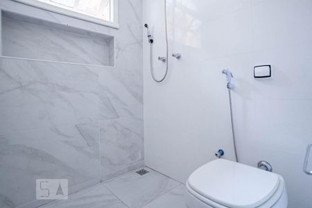 Casa para alugar com 395m², 4 quartos e 2 vagas Casa para alugar com 395m², 4 quartos e 2 vagasBanheiro social 2