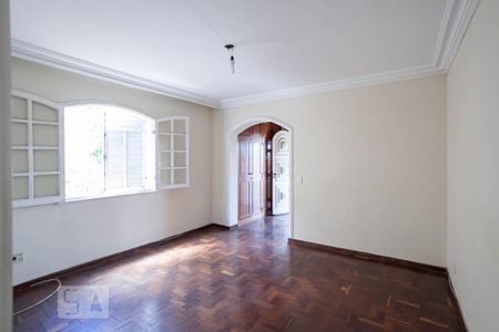 Casa para alugar com 395m², 4 quartos e 2 vagas Casa para alugar com 395m², 4 quartos e 2 vagasSuíte 1