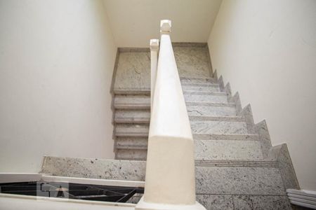 Escada de casa para alugar com 4 quartos, 395m² em Jardim Atlântico, Belo Horizonte