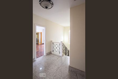 Casa para alugar com 395m², 4 quartos e 2 vagas Casa para alugar com 395m², 4 quartos e 2 vagasCorredor