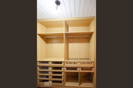 Casa para alugar com 395m², 4 quartos e 2 vagas Casa para alugar com 395m², 4 quartos e 2 vagasCloset da suíte 1