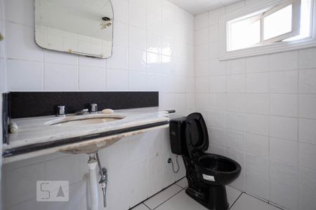 Casa para alugar com 395m², 4 quartos e 2 vagas Casa para alugar com 395m², 4 quartos e 2 vagasBanheiro de serviço