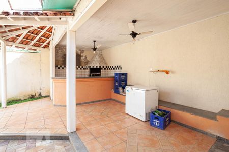 Casa para alugar com 395m², 4 quartos e 2 vagas Casa para alugar com 395m², 4 quartos e 2 vagasQuintal - Churrasqueira