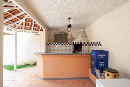 Casa para alugar com 395m², 4 quartos e 2 vagas Casa para alugar com 395m², 4 quartos e 2 vagasQuintal - Churrasqueira