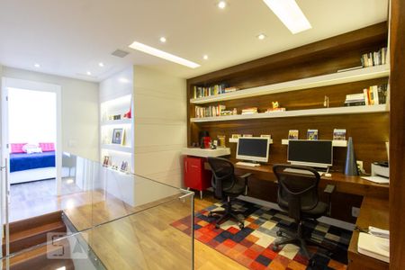 Apartamento à venda com 146m², 3 quartos e 1 vaga Apartamento à venda com 146m², 3 quartos e 1 vagaEscritório