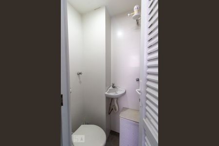 Apartamento à venda com 146m², 3 quartos e 1 vaga Apartamento à venda com 146m², 3 quartos e 1 vagaBanheiro de Serviço