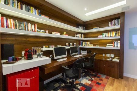 Apartamento à venda com 146m², 3 quartos e 1 vaga Apartamento à venda com 146m², 3 quartos e 1 vagaEscritório