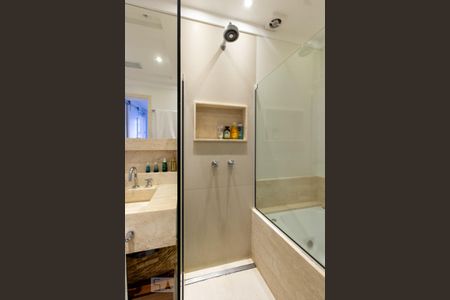 Apartamento à venda com 146m², 3 quartos e 1 vaga Apartamento à venda com 146m², 3 quartos e 1 vagaBanheiro Suite