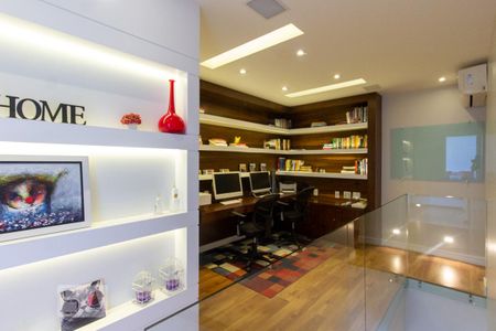 Apartamento à venda com 146m², 3 quartos e 1 vaga Apartamento à venda com 146m², 3 quartos e 1 vagaEscritório