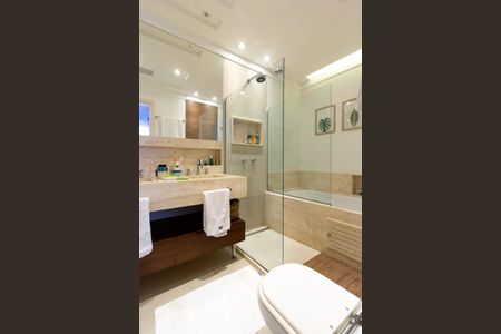 Apartamento à venda com 146m², 3 quartos e 1 vaga Apartamento à venda com 146m², 3 quartos e 1 vagaBanheiro Suite