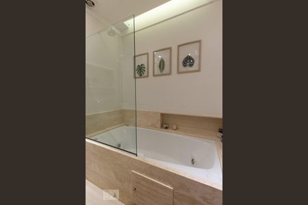 Apartamento à venda com 146m², 3 quartos e 1 vaga Apartamento à venda com 146m², 3 quartos e 1 vagaBanheiro Suite