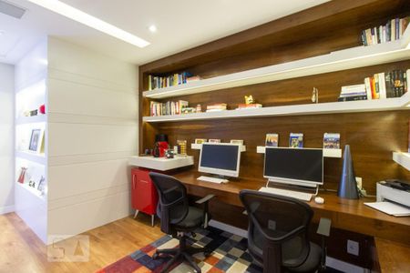 Apartamento à venda com 146m², 3 quartos e 1 vaga Apartamento à venda com 146m², 3 quartos e 1 vagaEscritório