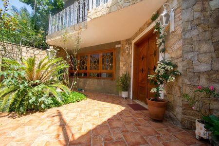 Casa à venda com 260m², 3 quartos e 6 vagasFachada