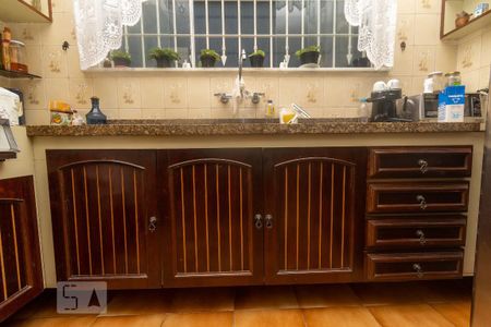 Casa à venda com 260m², 3 quartos e 6 vagasCozinha - Armários