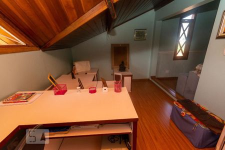 Casa à venda com 260m², 3 quartos e 6 vagasSótão