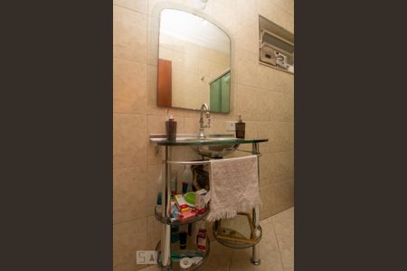 Casa à venda com 260m², 3 quartos e 6 vagasBanheiro - Torneira