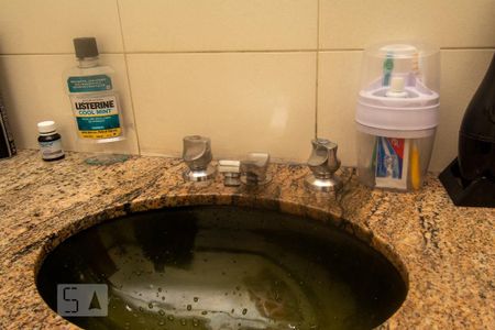 Casa à venda com 260m², 3 quartos e 6 vagasBanheiro - Torneira