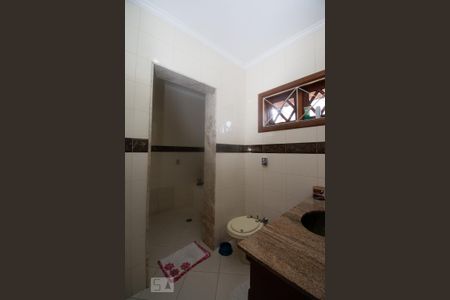 Casa à venda com 260m², 3 quartos e 6 vagasBanheiro do Quarto 1