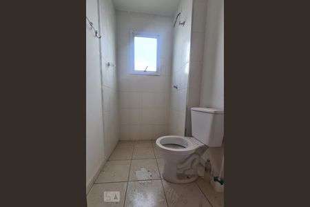 Banheiro de kitnet/studio para alugar com 1 quarto, 48m² em Vila Helena, Sorocaba
