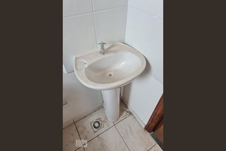 Detalhe Banheiro de kitnet/studio para alugar com 1 quarto, 48m² em Vila Helena, Sorocaba