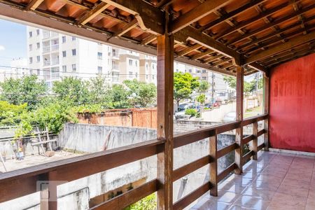 Casa à venda com 240m², 4 quartos e 4 vagas Casa à venda com 240m², 4 quartos e 4 vagasVaranda