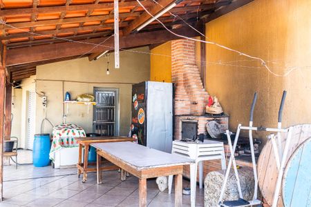 Casa à venda com 240m², 4 quartos e 4 vagas Casa à venda com 240m², 4 quartos e 4 vagasEspaço Gourmet