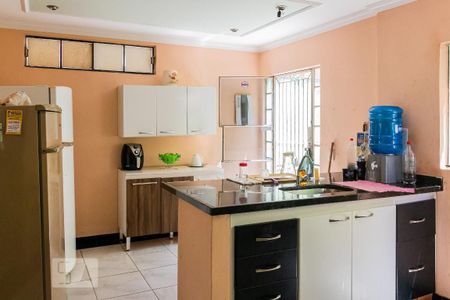Casa à venda com 240m², 4 quartos e 4 vagas Casa à venda com 240m², 4 quartos e 4 vagasCozinha