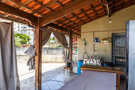 Casa à venda com 240m², 4 quartos e 4 vagas Casa à venda com 240m², 4 quartos e 4 vagasEspaço Gourmet