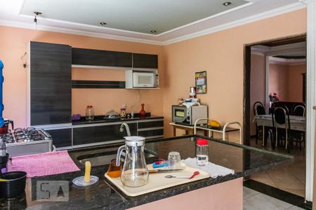 Casa à venda com 240m², 4 quartos e 4 vagas Casa à venda com 240m², 4 quartos e 4 vagasCozinha